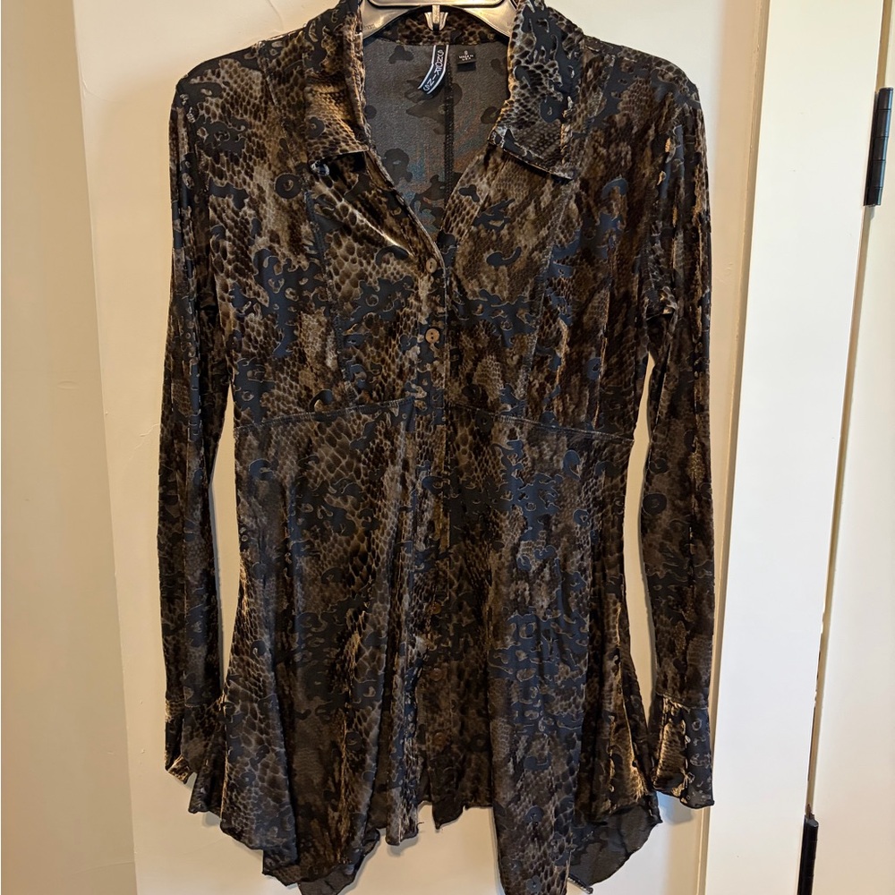 Snoskins y2k snake print button down blouse